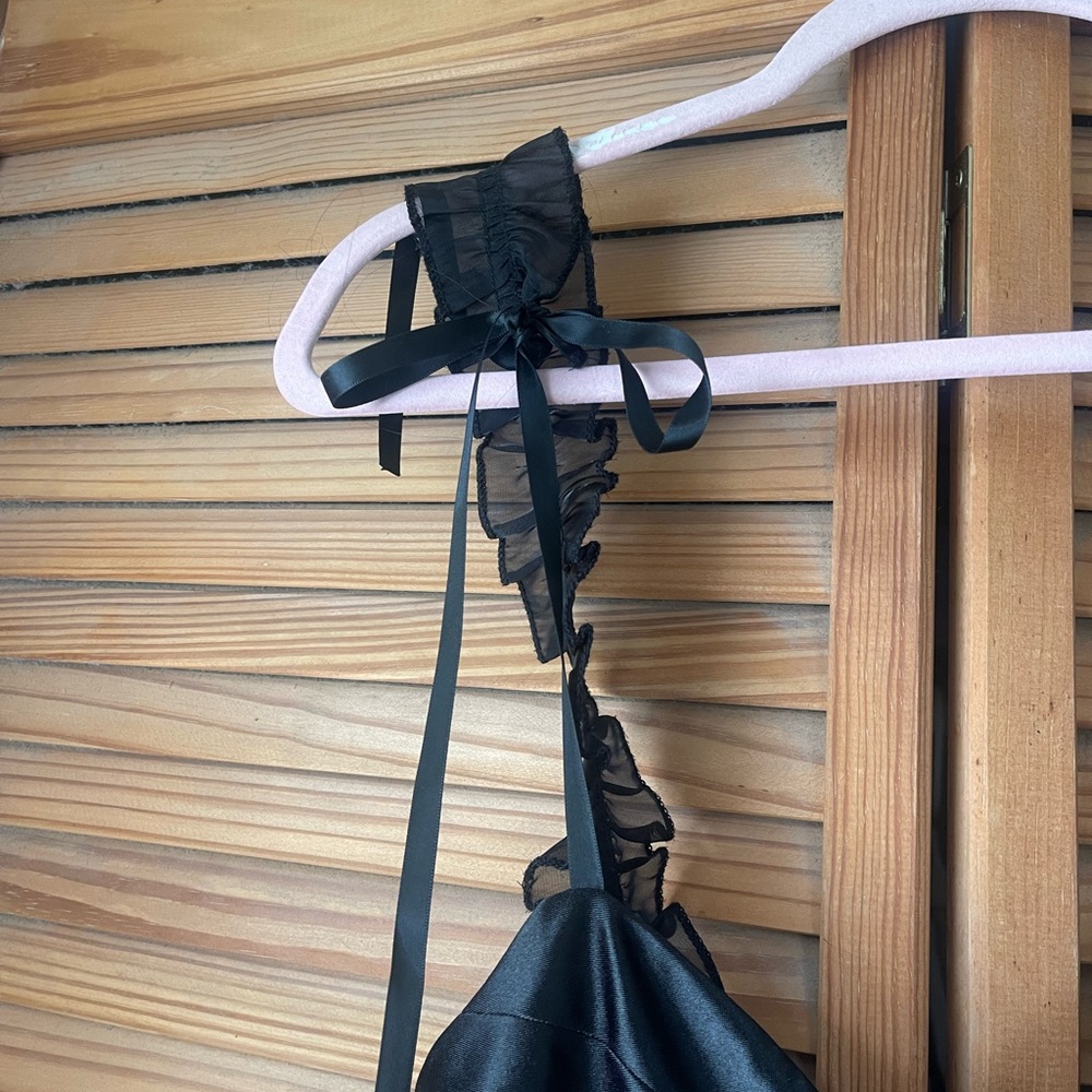 Elegant Black and Cream Mini Dress - Picture 8 of 9